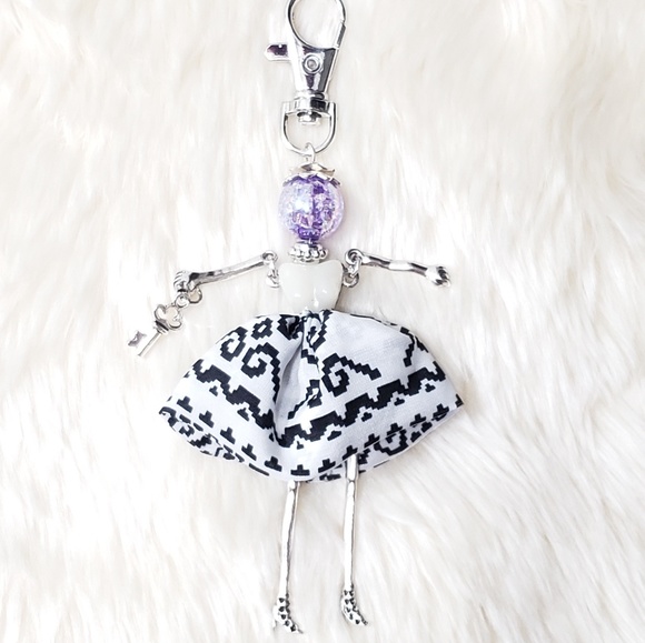 ⤵⤵New Black & White Doll Handbag Keychain Keycharm - Picture 2 of 3
